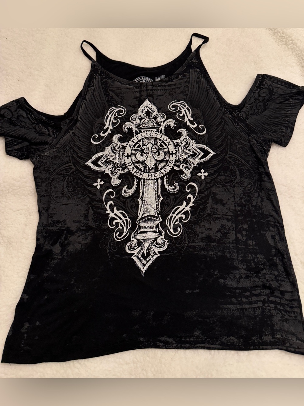 Affliction Black Cold-Shoulder Graphic xl with White Cross Motif